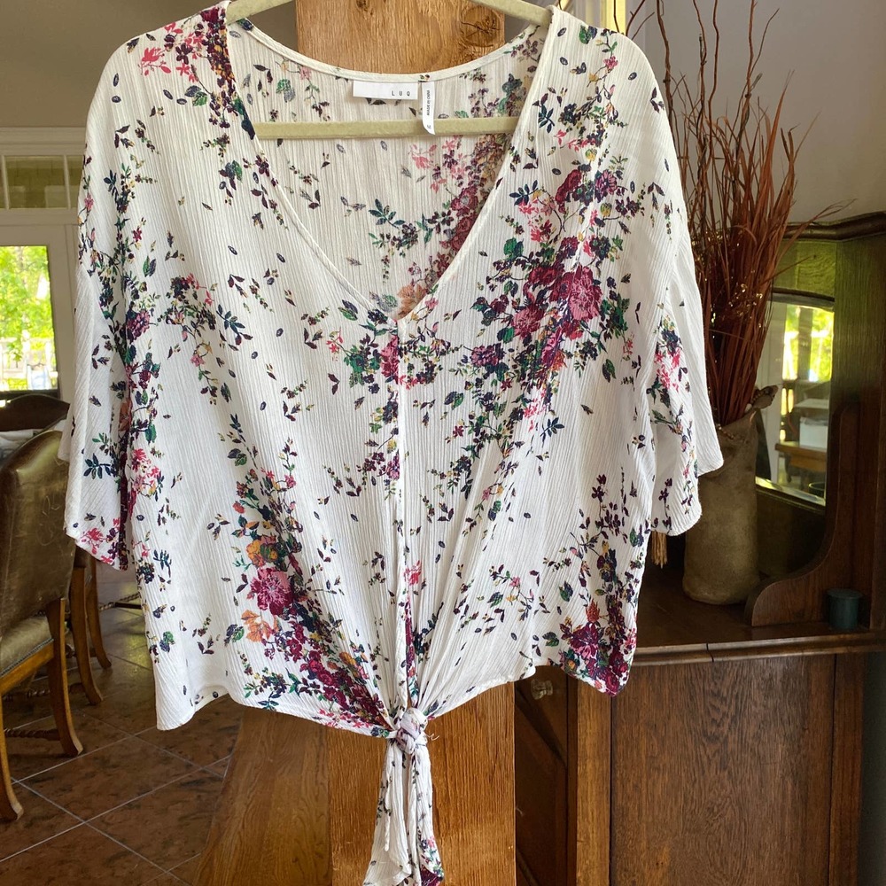 Tie front floral top Luq Stitch Fix size M